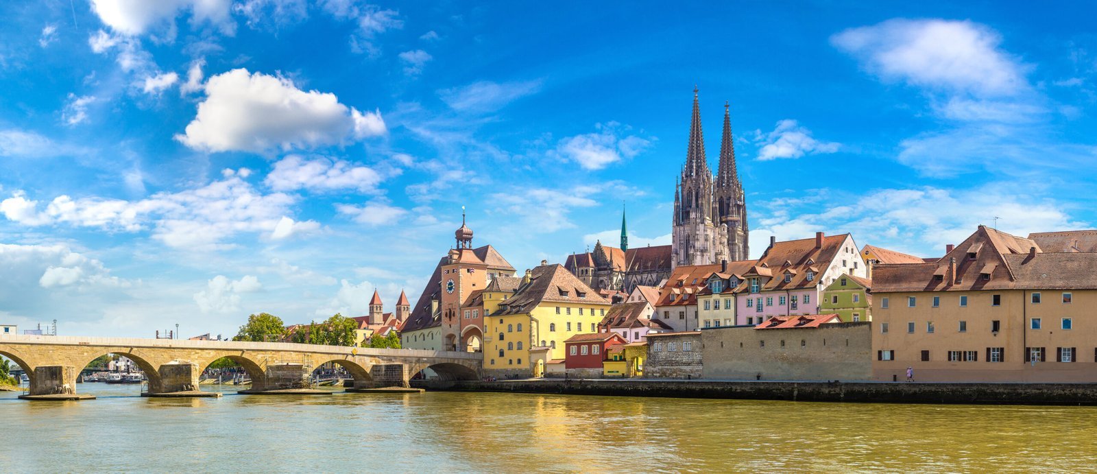 Regensburg Steinerne Bruecke und Dom
